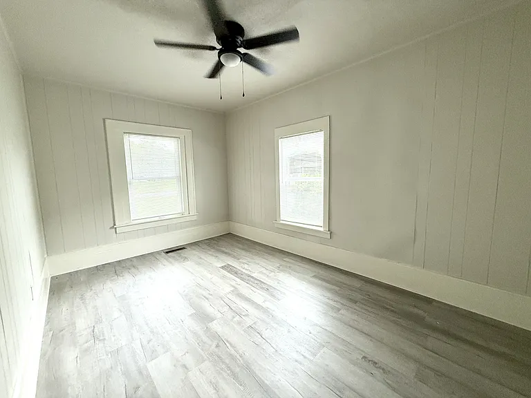 1105 NW Burch St — Photo 12