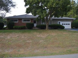 114 Colonial Dr, North Syracuse, NY 13212