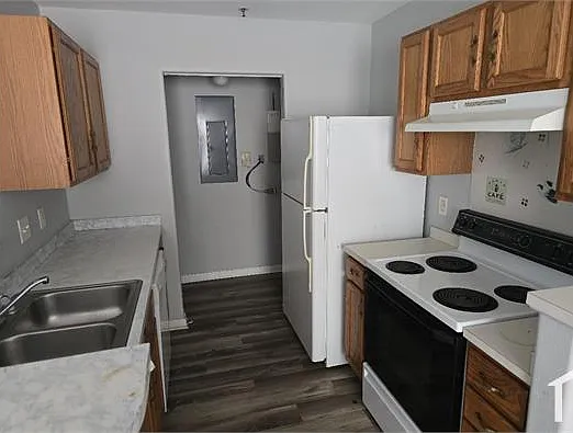 3921 Mohawk Ct — Photo 2