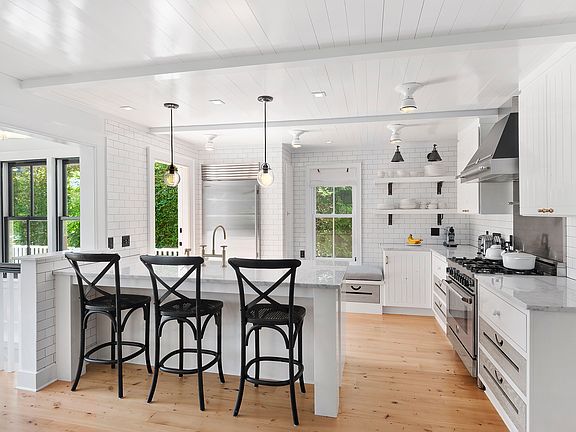 5th image of 6 Wainscott Main St