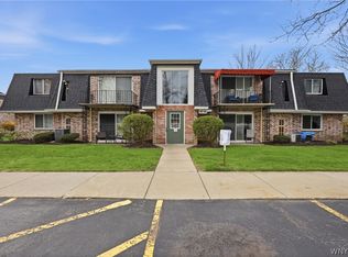 130 Foxberry Dr #A, Getzville, NY 14068