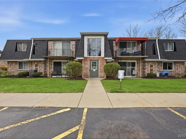 130 Foxberry Dr #A, Getzville, NY 14068