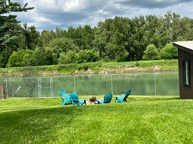 625 Leisure Dr — Photo 2