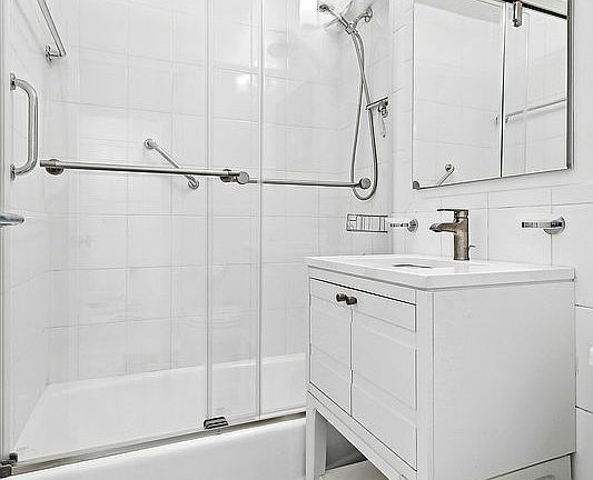 5th image of 77 E 12th St APT 15H
