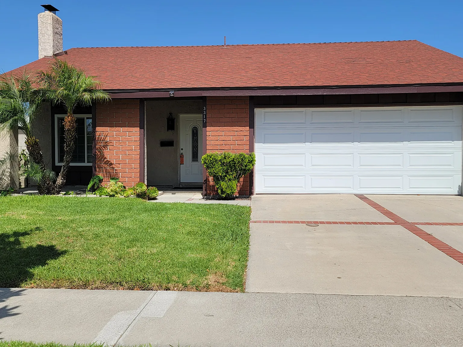 4 bed, 1385 sqft, $4,650 — Photo 1