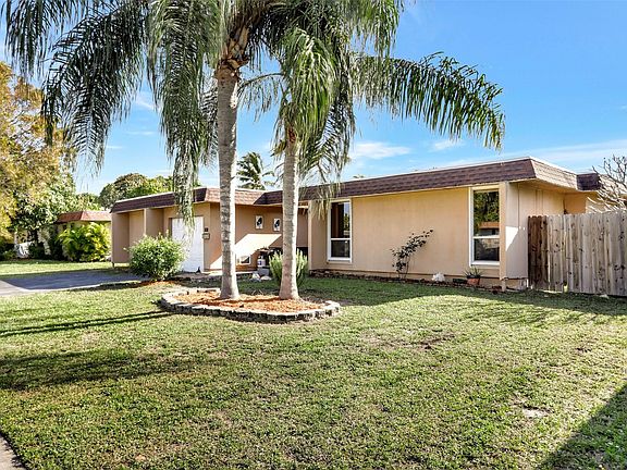 3rd image of 7702 NW 74th Avenue