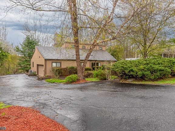 3rd image of 11 Fox Run Road