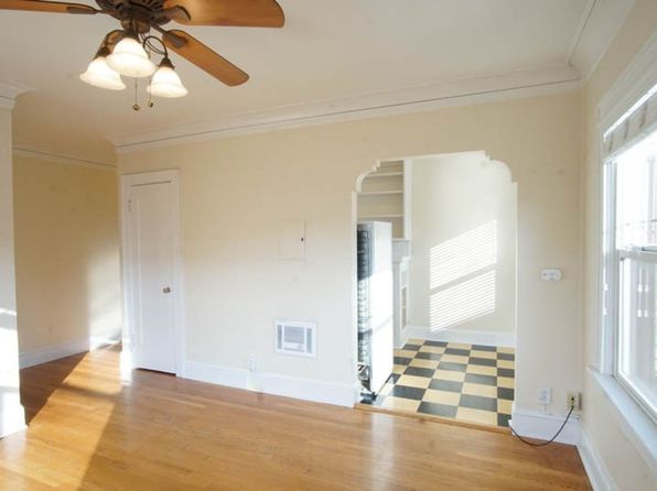 1904 NE Couch St APT 204