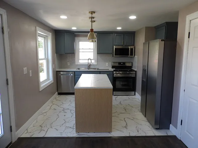 4 bed, 1400 sqft, $2,000 — Photo 3
