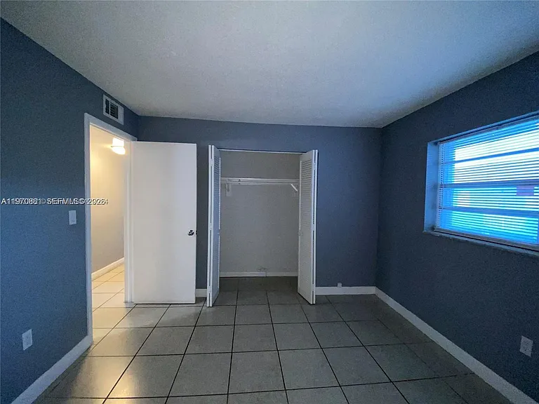 1735 W 60th St #M301 — Photo 14