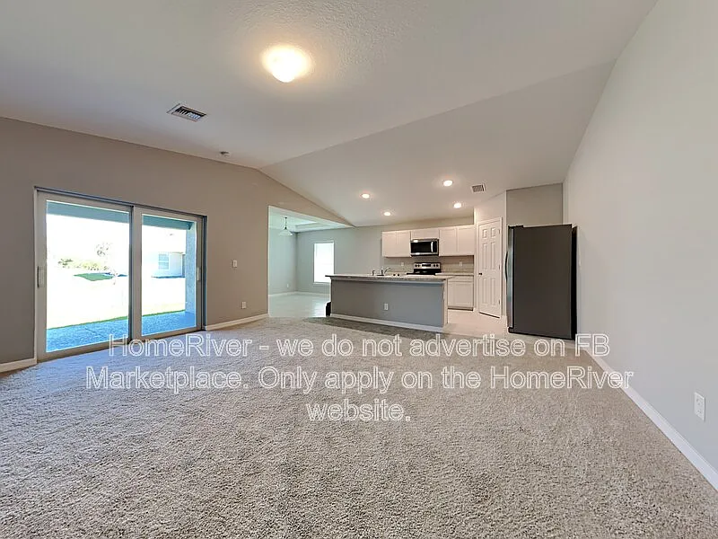 4 bed, 2.0 bath, 1810 sqft, $2,095 — Photo 2