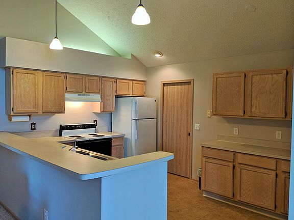 5th image of 497 Calkin Ln W