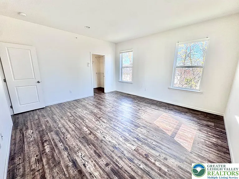 315 E Stone Aly #3 — Photo 8