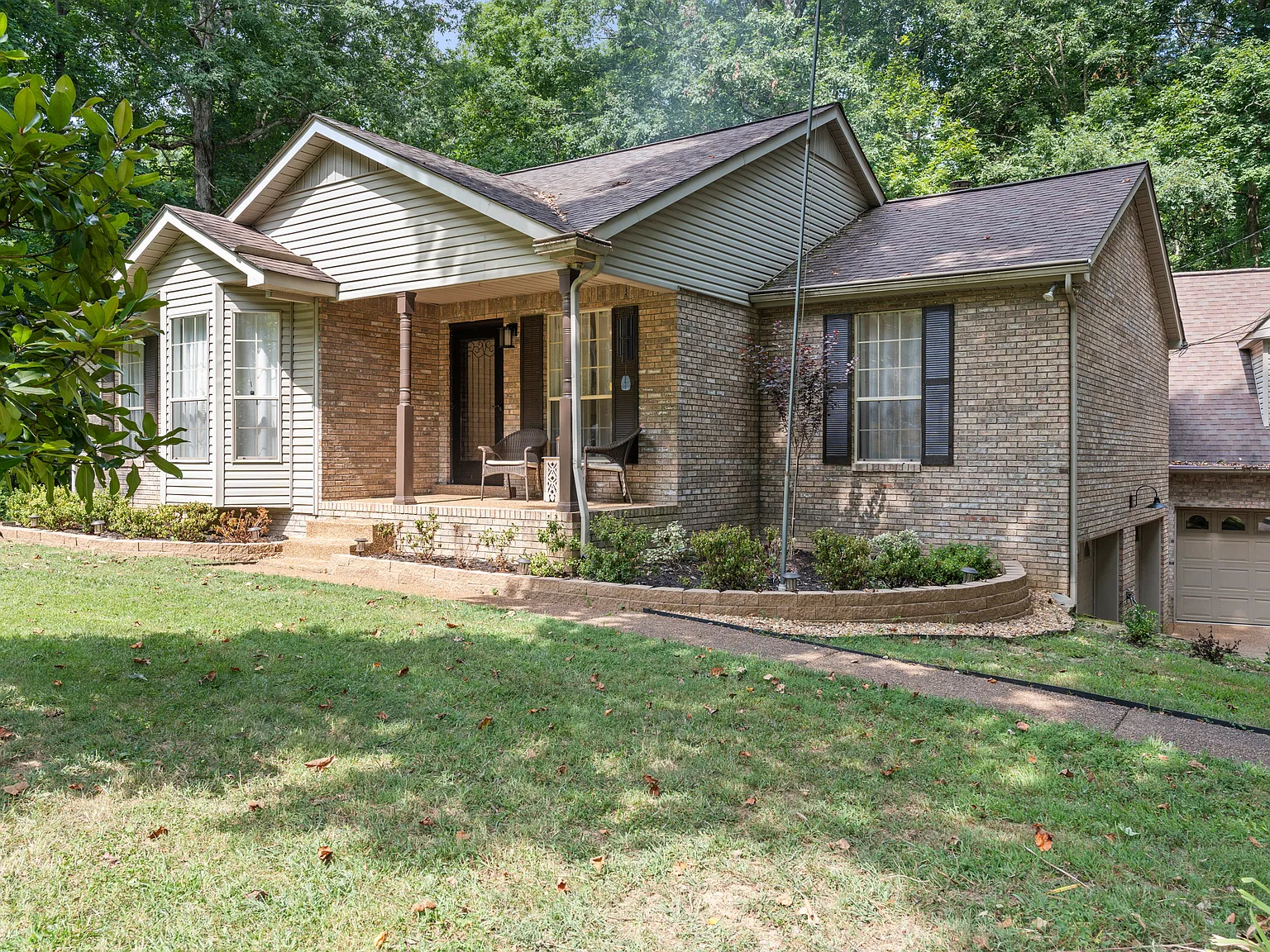 3 bed, 2350 sqft, $2,995 — Photo 3