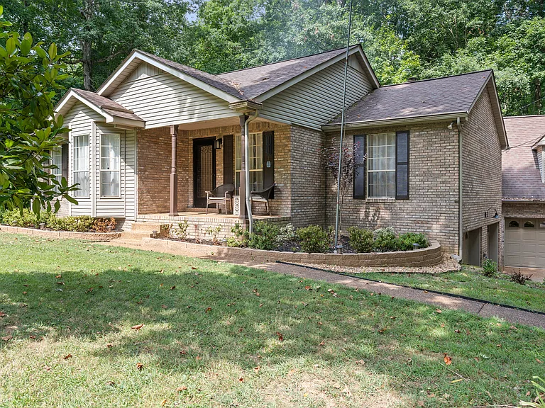 1024 Steven Springs Ct — Photo 2