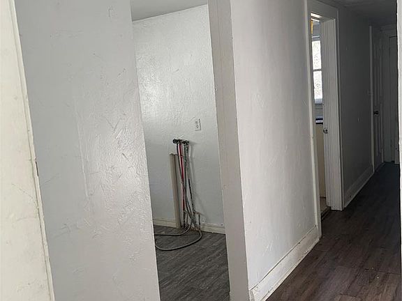5th image of 641 N Broadway Ave