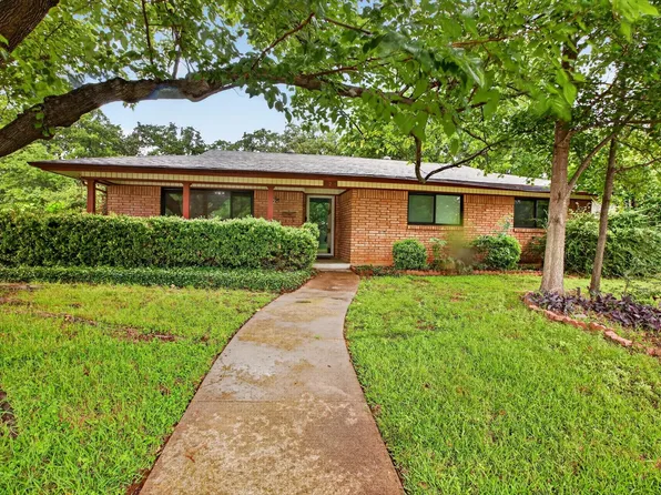 628 W Redbud Dr, Hurst, TX 76053