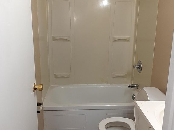4th image of 2897 Harrison Ave #11499173