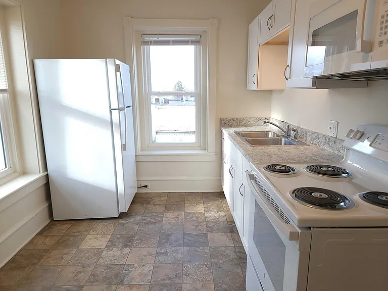 501 W Main St #3 — Photo 7