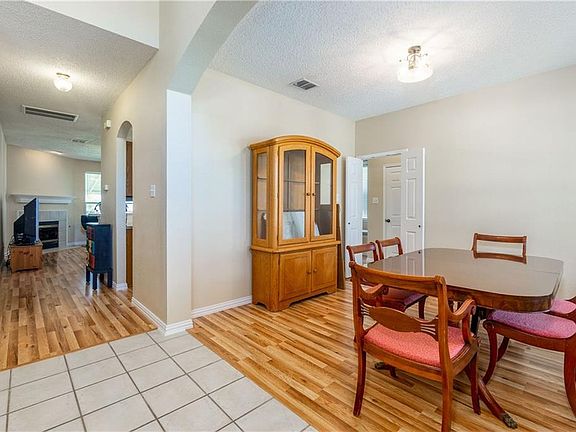 5th image of 805 Sunny Grove Dr
