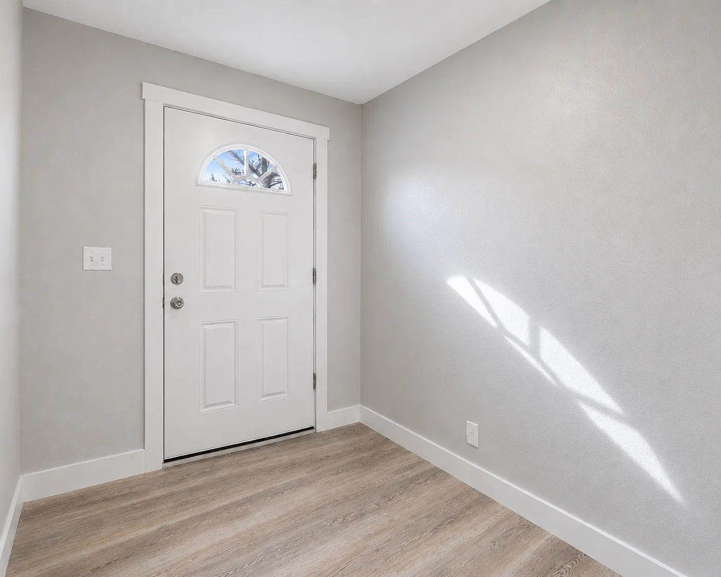 4 bed, 2008 sqft, $2,500 — Photo 2