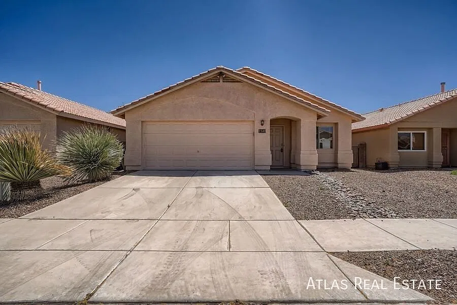 Rita Ranch 3 bedroom 2 Bath Home! — Photo 2