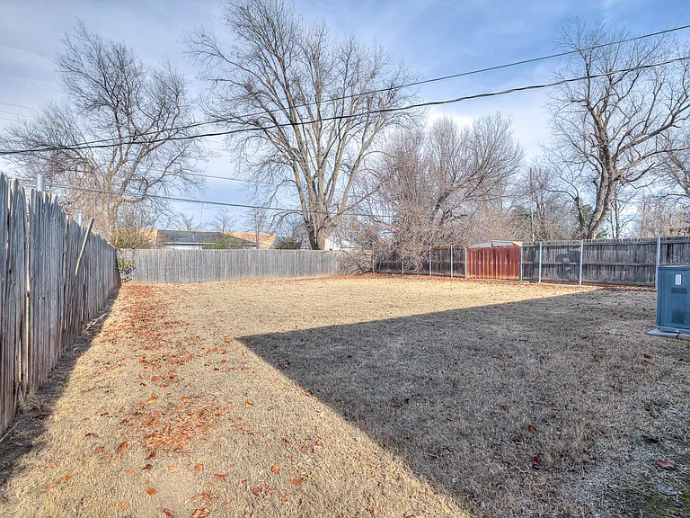 1111 W Comanche St — Photo 21