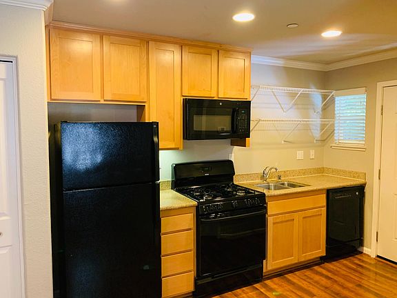 4th image of 224 Valley Oak Dr #A