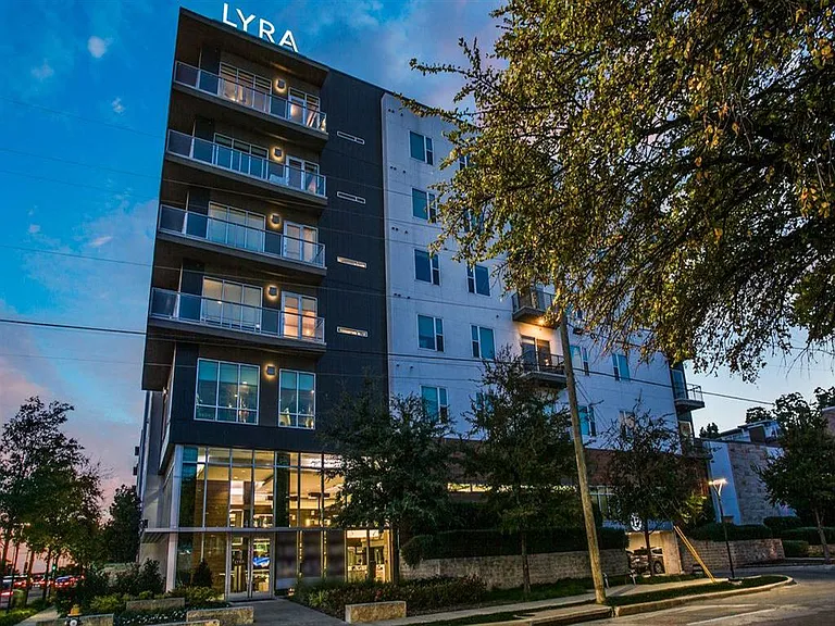 Lyra on McKinney — Photo 27