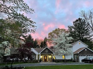 301 Tappan Rd, Norwood, NJ 07648