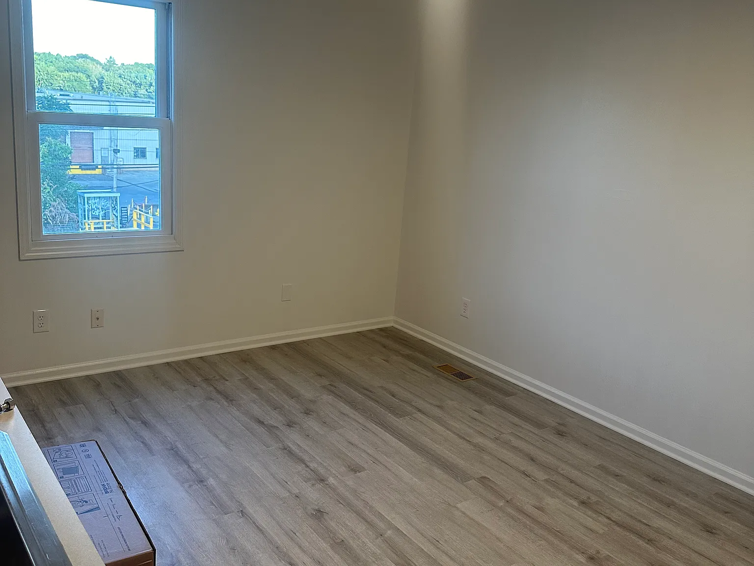 677 Hope St — Photo 2