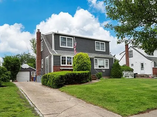 816 Strang Drive, Wantagh, NY 11793