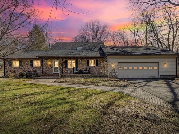 2nd image of 1738 Creek St