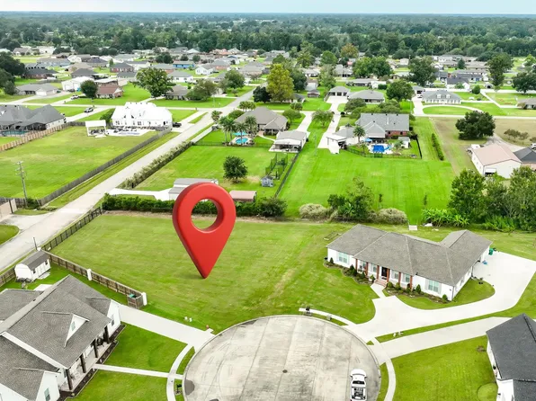 127 Farmington Ct, Houma, LA 70364