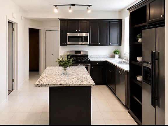 4th image of 2545 Dupont Ave S #1