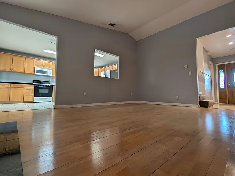 1126 Voltaire Dr — Photo 3