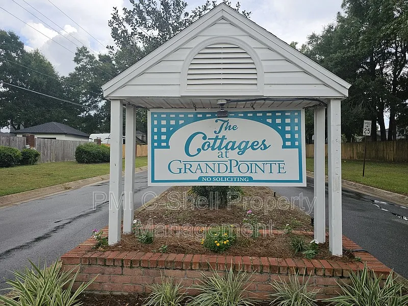 3 bed, 2.0 bath, 1184 sqft, $1,695 — Photo 2