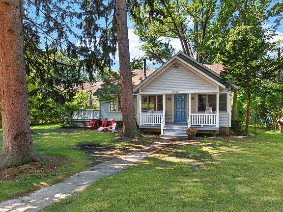 2nd image of 15552 Victor Rd #1