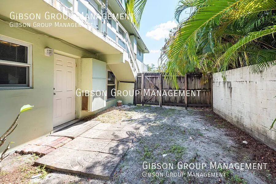 Excellent unit with private patio and community pool! Fast Move in — Photo 4
