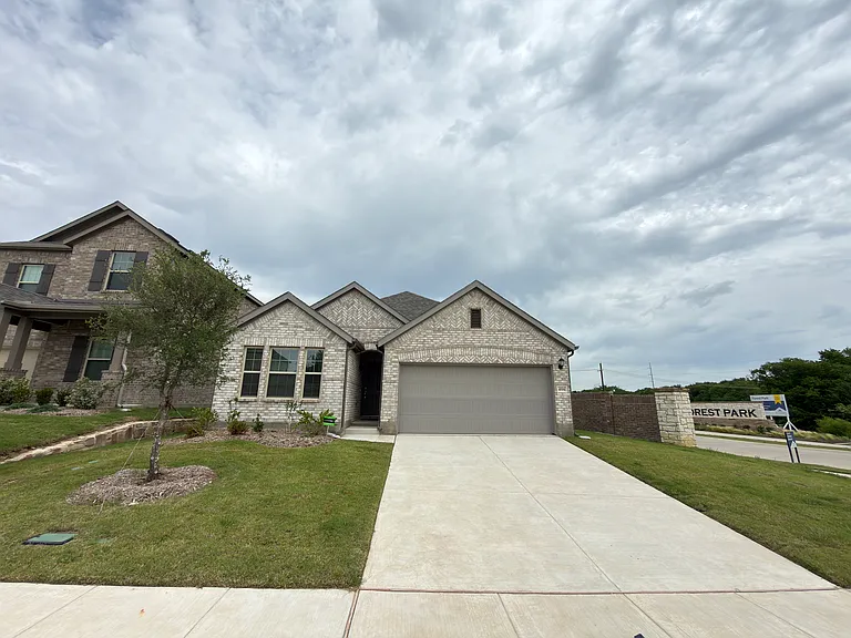406 Kingsbury Ave — Photo 2