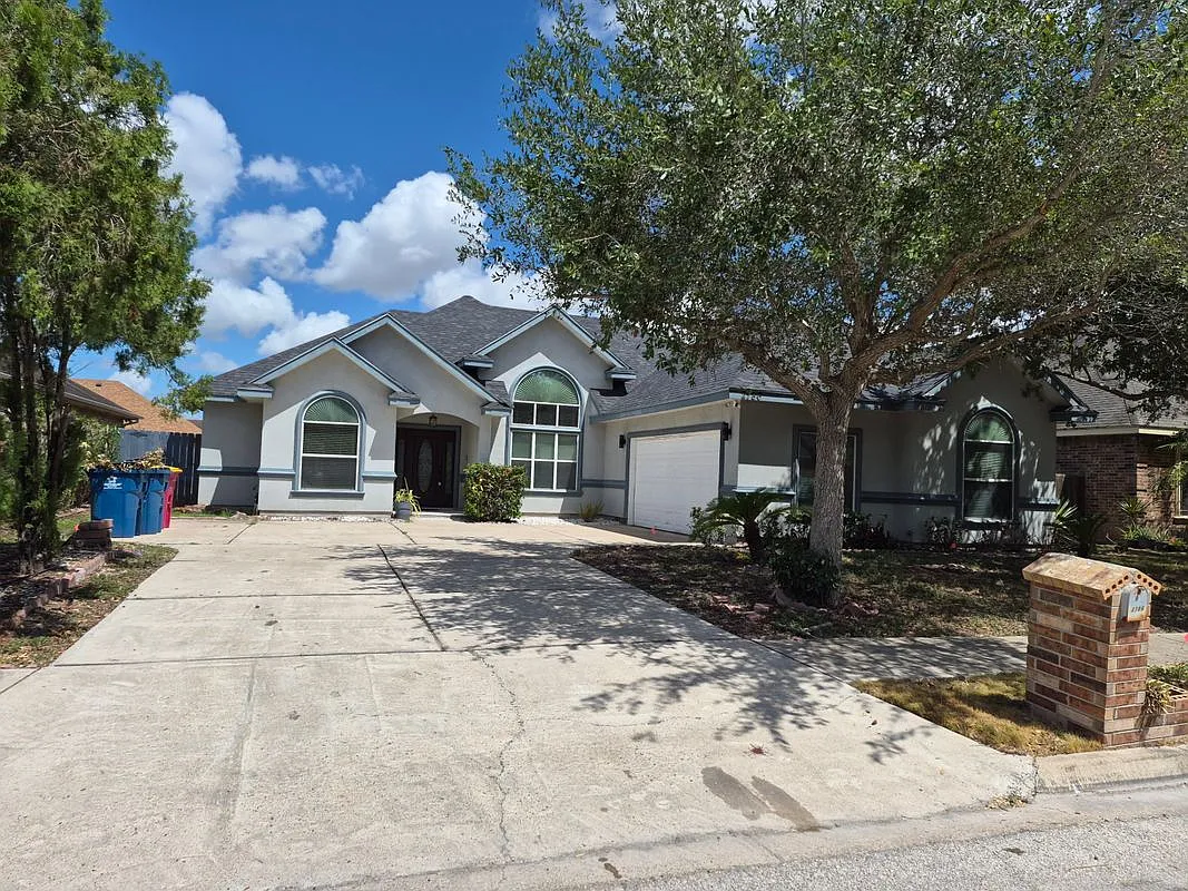 3 bed, 2.0 bath, 1802 sqft, $2,300 — Photo 1