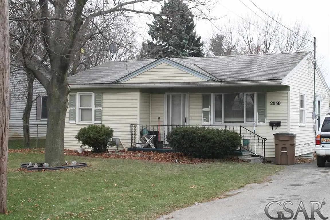 2030 Owosso Ave photo 1