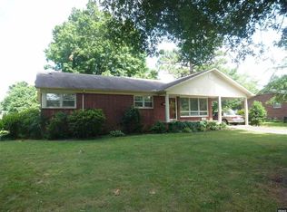 301 N Henderson Dr, Fulton, KY 42041