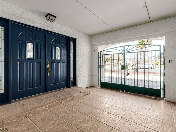 5th image of 927 San Eduardo Ave