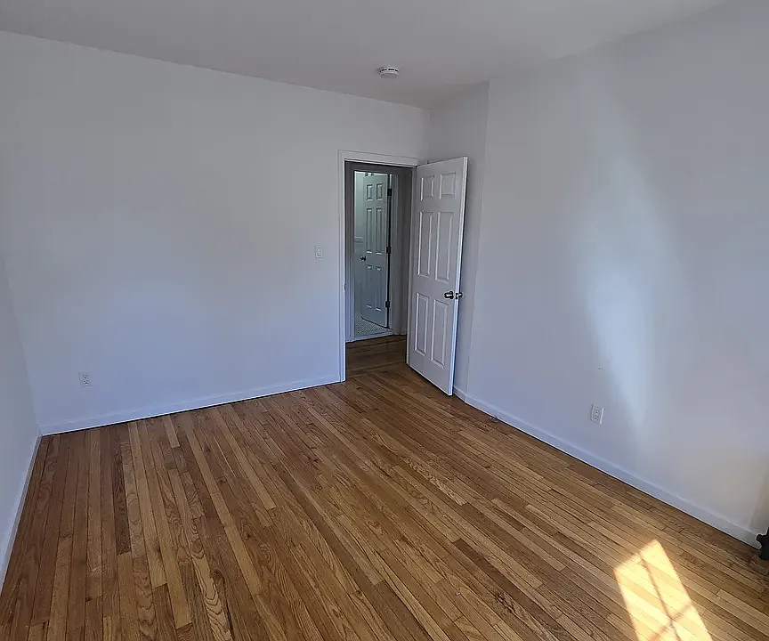 29 Charles St #4C