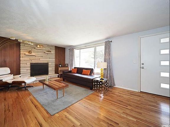 3rd image of 1465 E Bluegrass Cir