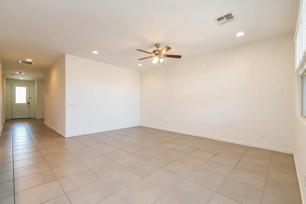 4 bed, 2.0 bath, 1810 sqft, $2,290 — Photo 4
