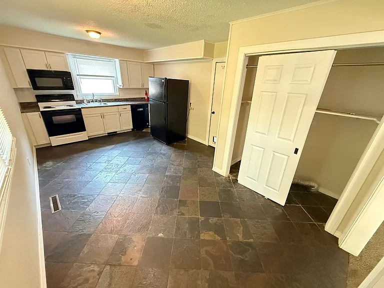 3642 S Westwood Ave — Photo 25