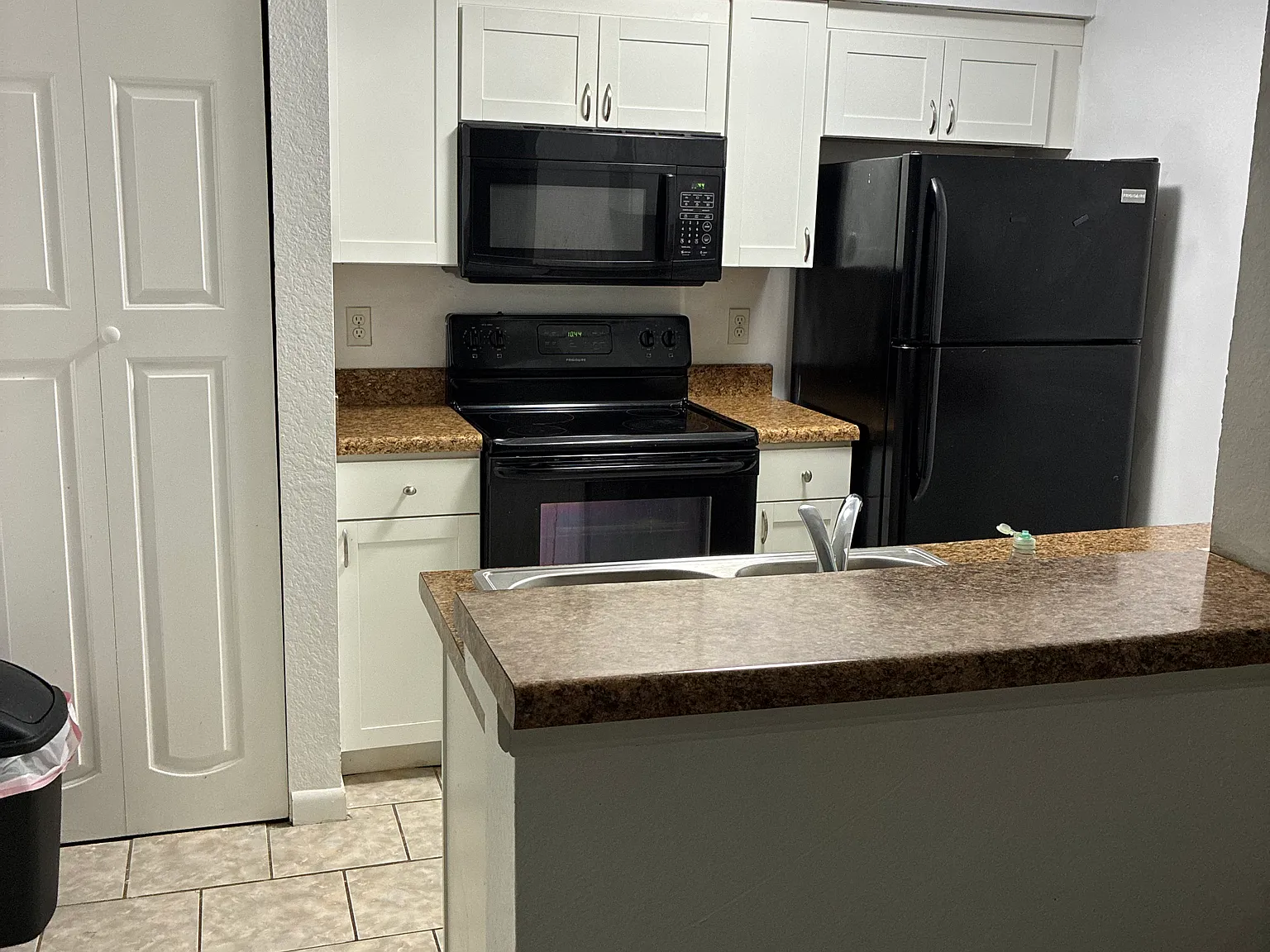 1 bed, 865 sqft, $1,650 — Photo 3
