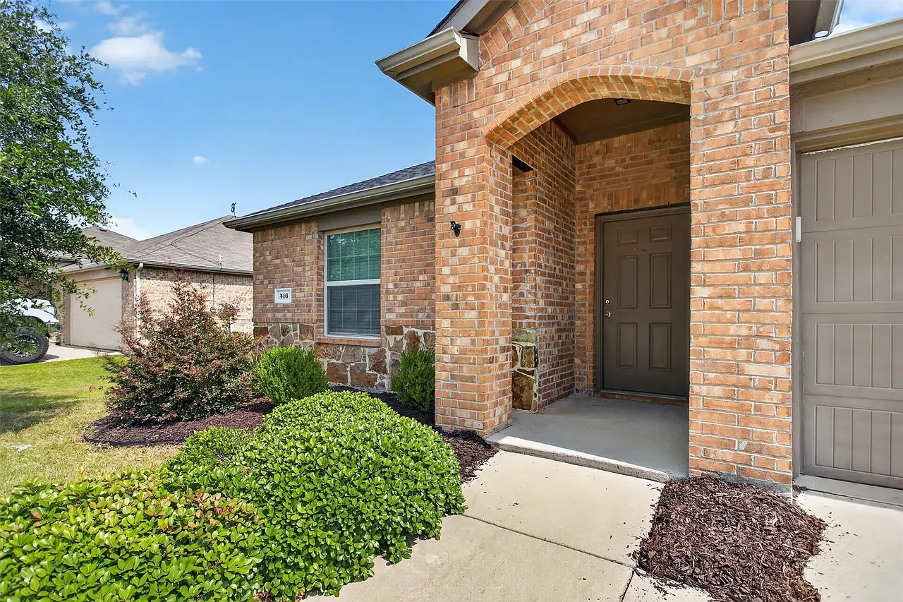 4 bed, 1591 sqft, $2,000 — Photo 2